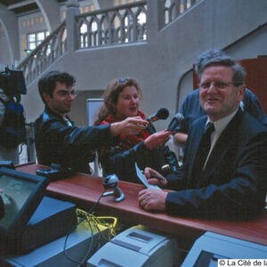 Bernard Cauvin le 29 avril 2002 à la billetterie de La Cité de la Mer