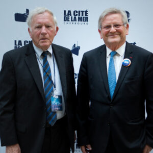 Don Walsh l'explorateur américain et Bernard Cauvin, Pdg de La Cité de la Mer