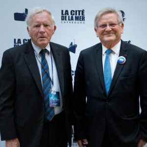 Don Walsh l'explorateur américain et Bernard Cauvin, Pdg de La Cité de la Mer