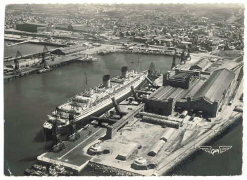 Queen Elisabeth escale Cherbourg 1952©La Cité de la Mer Collection Jean Pivain